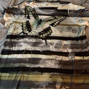 Tag # 11 - Beautiful butterfly shirt marked size 3X but fits like 1X